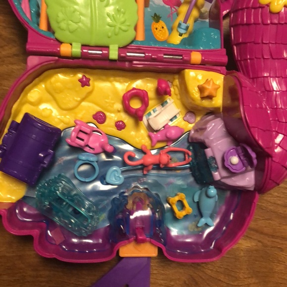 Pink Flamingo 🦩 Polly Pockets Beach Set with Tons of accessories - Picture 12 of 17